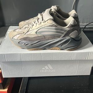 Yeezy boost 700 v2 Tephra